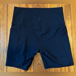 Athleta Salutation 7'' Short in Powervita with side pockets size S black